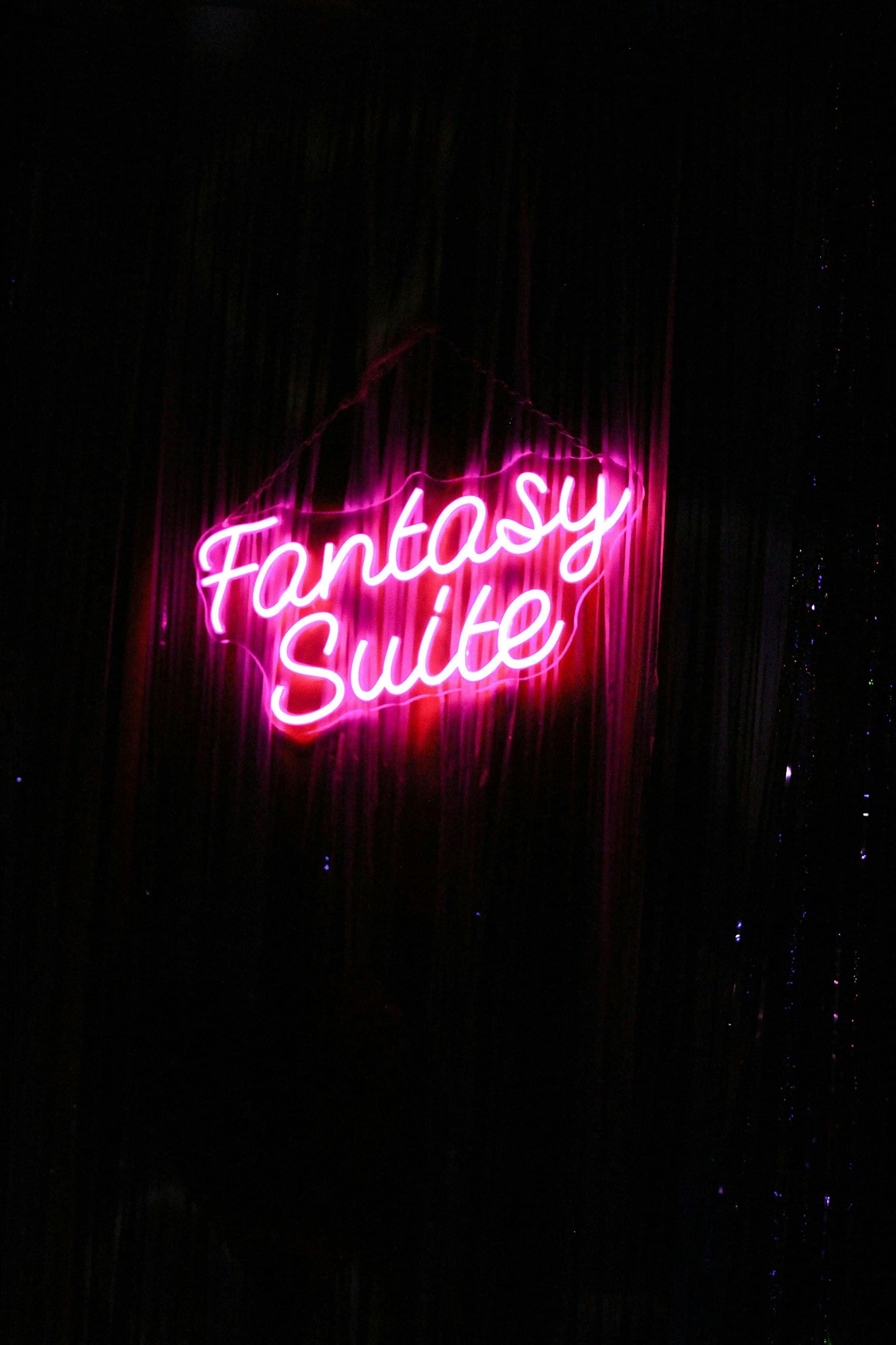Fantasy Suite Queer & Thick Pole Show: Rich Fantasy!