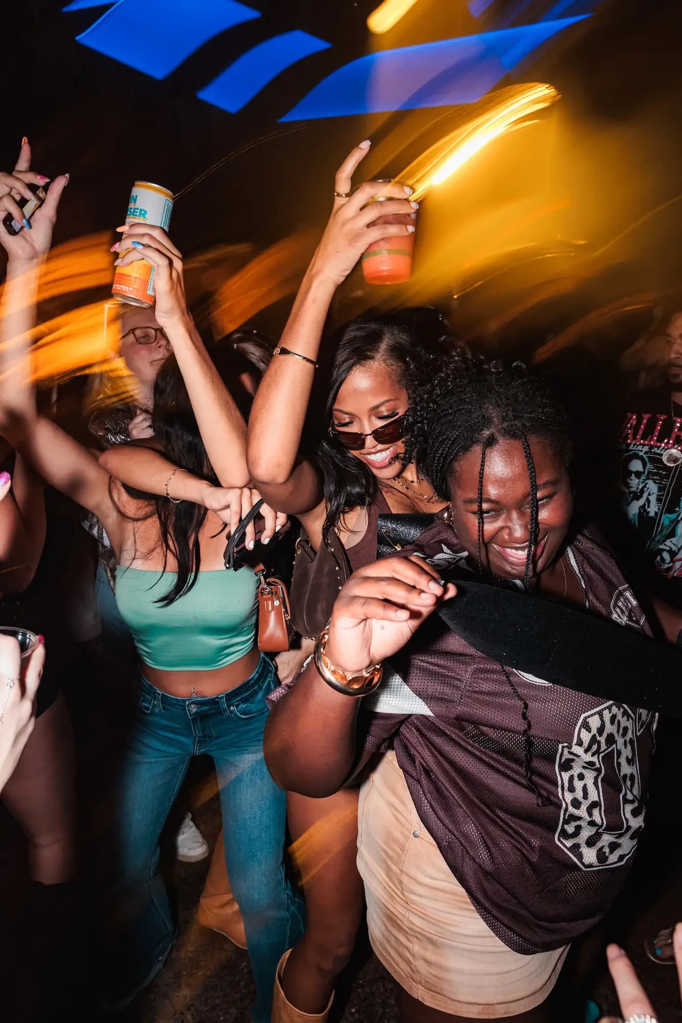 LATIN NIGHT: DJ IZA & SWDEJAY (BAD BUNNY VIBES)