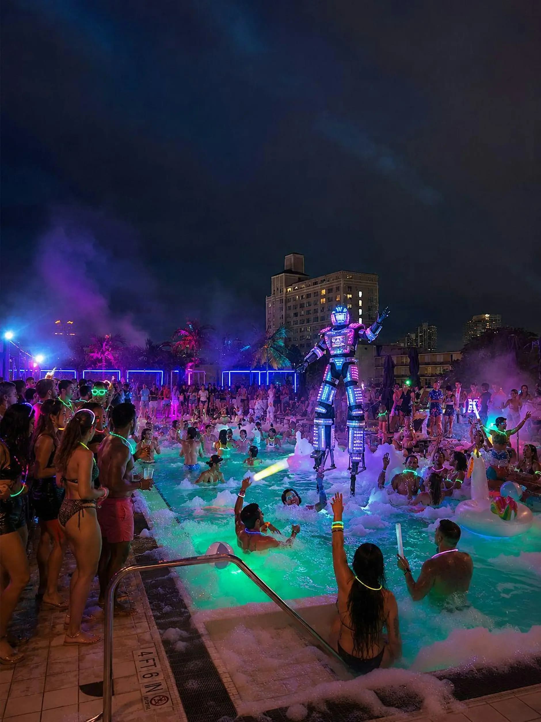 Disco Rave - Pool Party